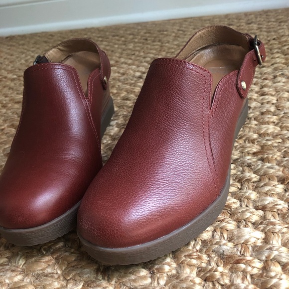 Dansko Shoes - New: Dansko Sheridan Waterproof Adjustable Wedge. Size 39